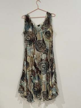 Komarov XL Pleated Mesh Overlay Abstract Medallion Print V-Neck Midi Dress